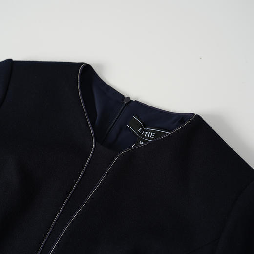 EITIE爱特爱经典前中破缝设计收腰显瘦连衣裙8407126 商品图4