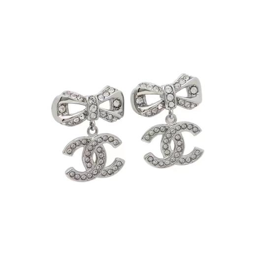 CHANEL  银色蝴蝶结双C水钻饰经典款耳钉 女款 商品图0