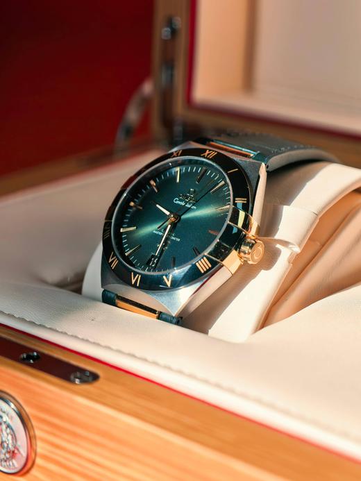 OMEGA欧米茄 星座系列星座腕表 自动机械机芯 50米防水 男表 瑞表 41mm 绿色表盘 精钢黄金表壳 皮革表带 商品图4
