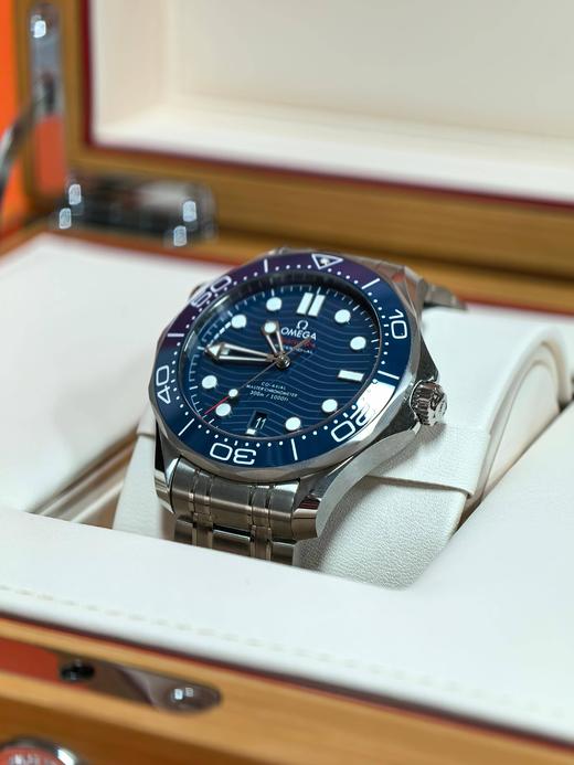 OMEGA欧米茄 海马系列300米潜水表 自动机械机芯 300米潜水 至臻天文台认证 男表 瑞表 42mm 蓝色表盘 精钢表壳 精钢表带 商品图1