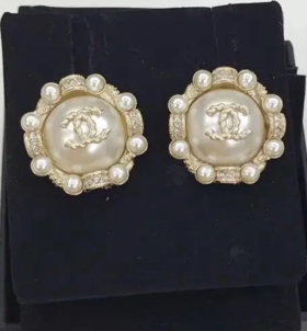 CHANEL香奈儿 双C标志设计 珍珠耳钉