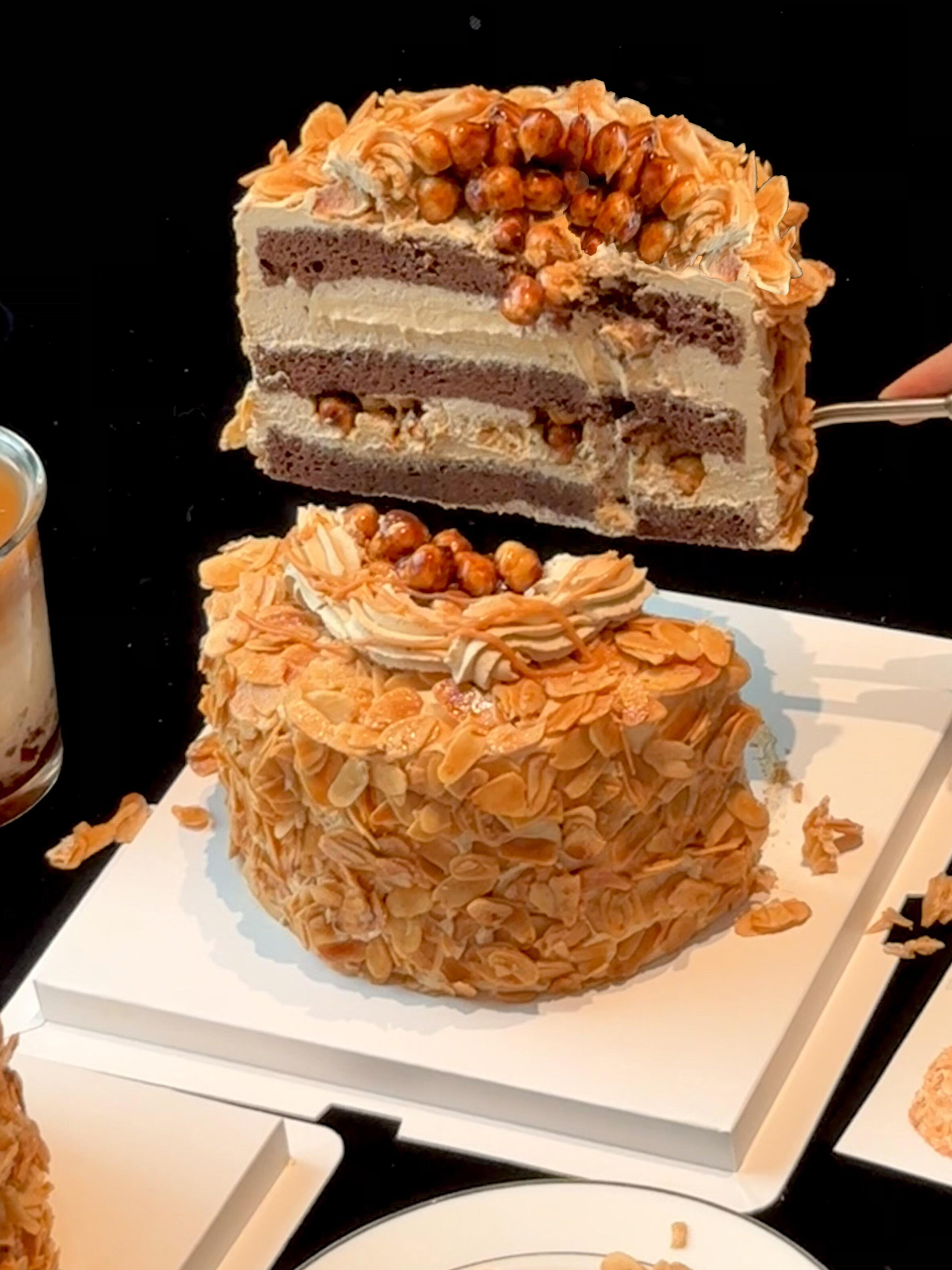 焦糖杏仁榛果蛋糕