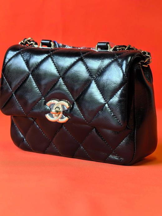 CHANEL香奈儿 24C 早春度假系列 经典菱格纹链条与金色金属 抛光小羊皮 口盖包单肩斜挎包 女款 黑色 商品图1