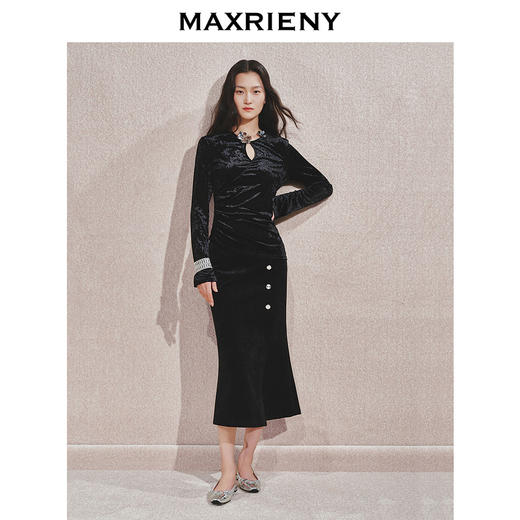 玛克门店发货：MAXRIENY金属钻扣黑丝绒上衣女24秋新款(货号:MC85TP544) 商品图0