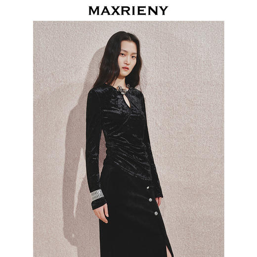 玛克门店发货：MAXRIENY金属钻扣黑丝绒上衣女24秋新款(货号:MC85TP544) 商品图1
