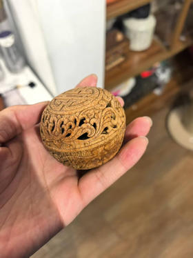 精工竹雕莲草纹小香盒