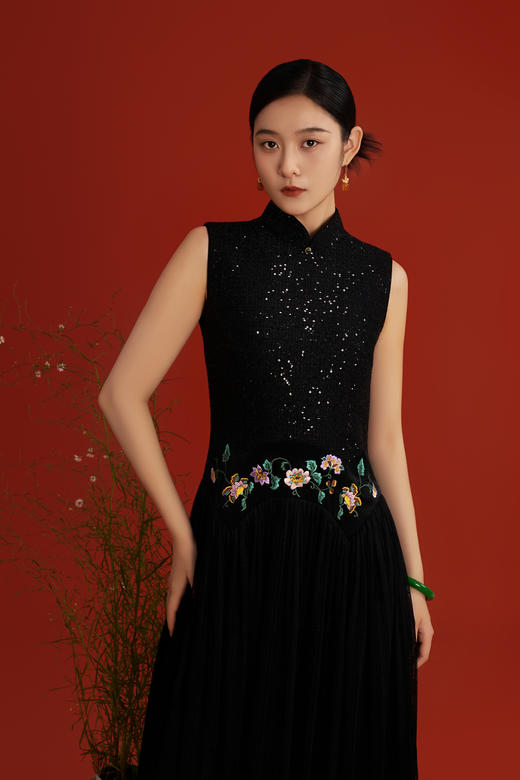 荷言HEYEN 花繁 小香风亮片蕾丝无袖连衣裙缠枝莲花绣花玉石扣头光泽感高级定制 商品图2