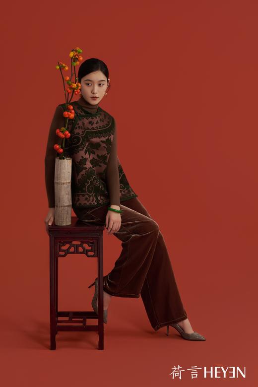 荷言HEYEN 锦鲤富春 金鱼繁花提花非遗漳绒马甲沉香扣头秋冬款舒适质感 商品图2