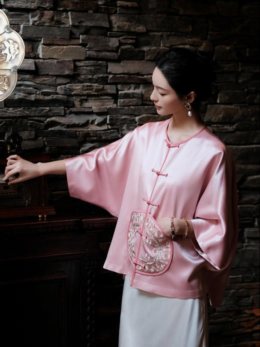 东方境X郭培| 粉色玫瑰刺绣新中式棉袄(夹棉) 商品图4