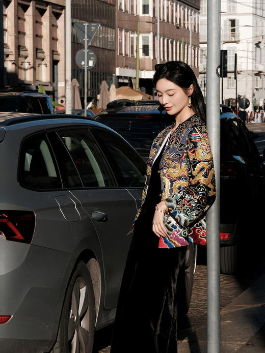 盛唐牡丹大师系列-王小潇 | 真丝手绣龙袍吉服-蓝色 商品图4