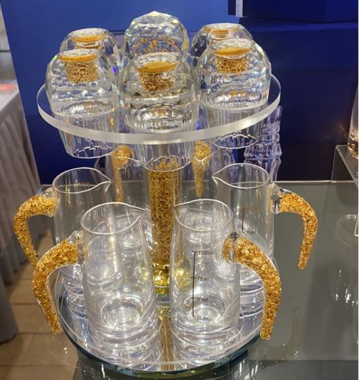 【特惠6折，仅1套，无货退款】玻璃白酒杯分酒器家用小酒杯一口杯高档酒具礼盒皮箱装送人乔迁生活本色金箔白酒具6杯6壶套装（带旋转杯架） 商品图2