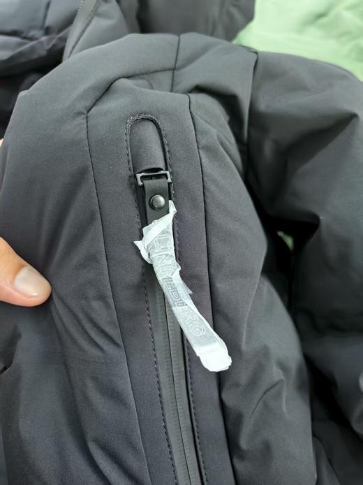 现货老客户一定要抢一件 款一金林家胸前字母连帽羽绒服，吊牌齐全 商品图3