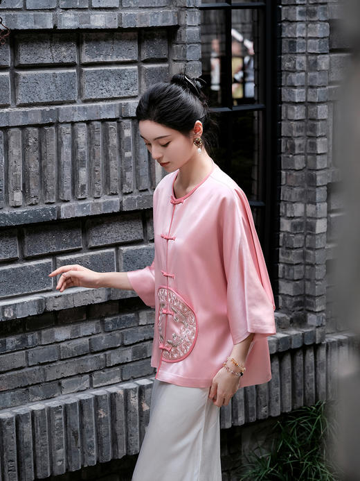 东方境X郭培| 粉色玫瑰刺绣新中式棉袄(夹棉) 商品图6