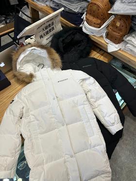 会员捡大漏儿，真貉子毛领..探索发现DISCOVERY长款白鸭绒服，吊牌价2899元...