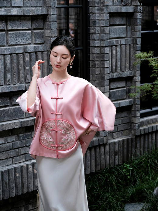 东方境X郭培| 粉色玫瑰刺绣新中式棉袄(夹棉) 商品图2