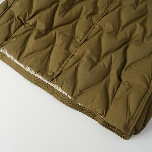 EITIE爱特爱大身条纹绗缝 线迹艺术感十足宽版高领兜帽凸显纤细脖颈H版型羽绒服8411110 商品图7