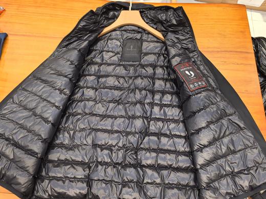 现货 比音最新款男士商务休闲款羽绒服..90绒，面料有弹力..款式简约，只有几件 商品图2