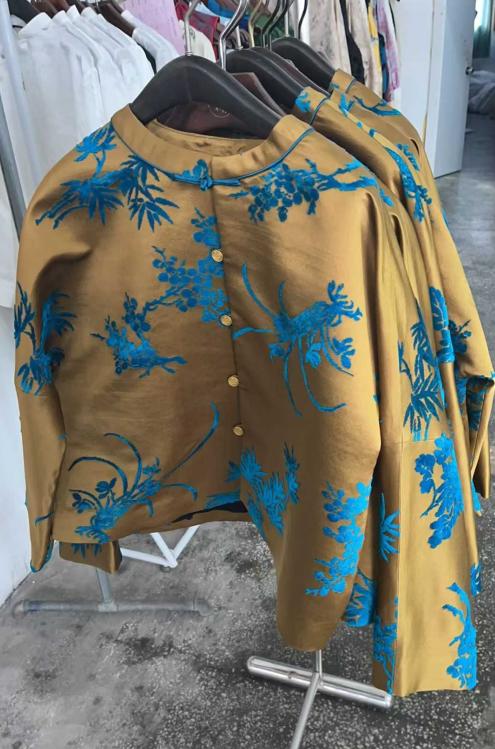 盛唐牡丹| 琥珀黄漳绒外套（里人丝,钉珠款） 商品图0