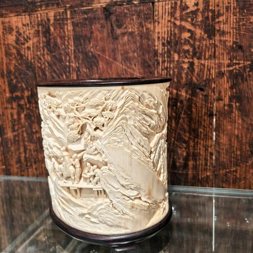 溪山行旅°猛犸牙雕笔筒 商品图1