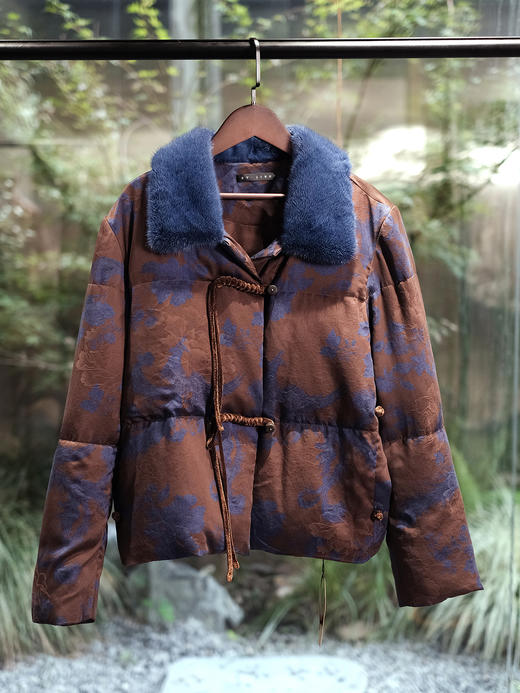 盛唐婧 | 新中式香云纱盘扣拼水貂鹅绒服 商品图0