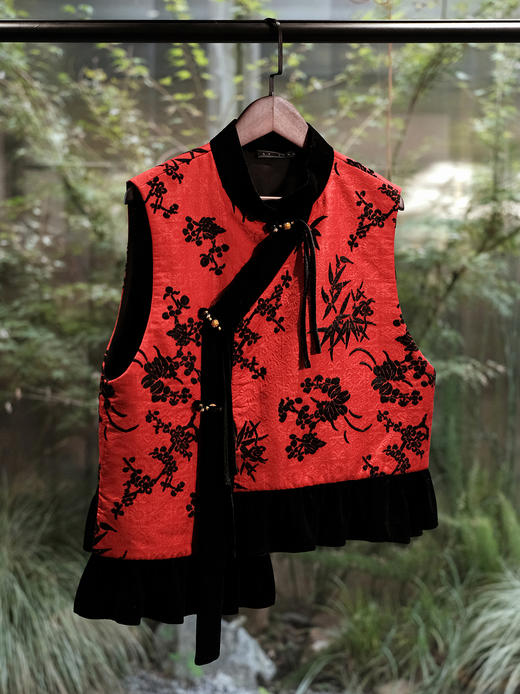 盛唐婧 | 赤运玄裳新中式提花绒拼丝绒不规则马甲 商品图0