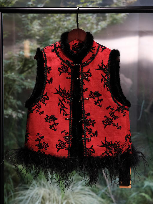 盛唐婧 | 赤运玄裳新中式提花绒拼水貂驼鸟毛马甲 商品图5