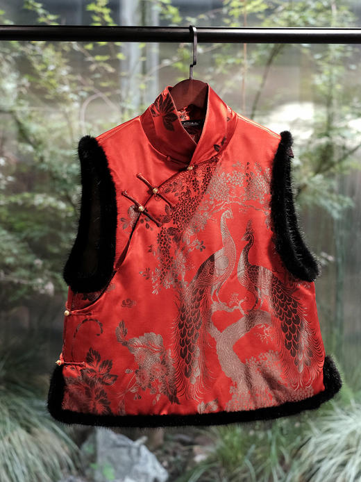 盛唐婧 | 新中式软缎凤仙领斜襟拼水貂马甲 商品图0