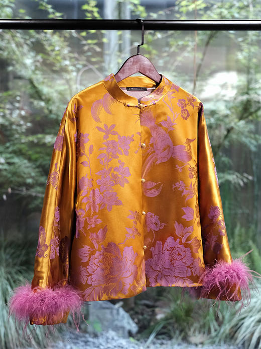 盛唐婧 | 新中式软缎提花驼鸟毛对襟外套-黄色 商品图2