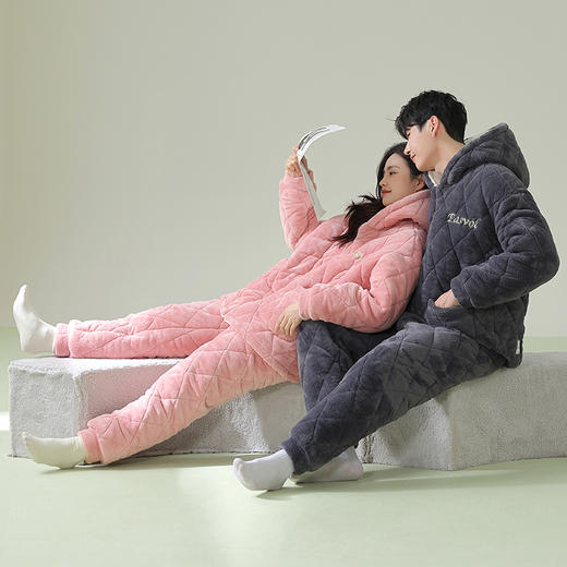 【换季出清】【夹棉暖衣】自然醒「怦然心动」贵妃绒三层加厚夹棉情侣睡衣冬季保暖珊瑚绒家居服女大码男士套装JLM 商品图2