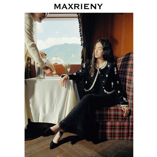 【时髦暖冬-商场同款】MAXRIENY宫廷复古风钉珠短款外套24冬新款(货号:MC85JA583) 商品图1