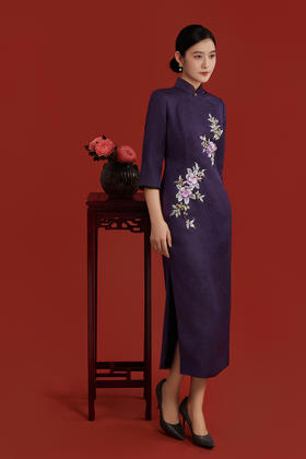 荷言HEYEN  紫气东来 桑蚕丝提花旗袍山茶桂花刺绣紫黑水晶