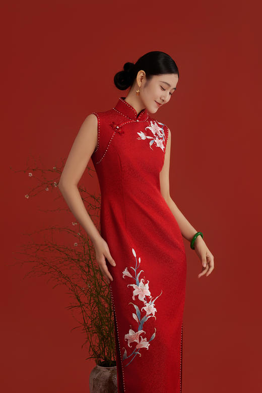 荷言HEYEN 百年好合 桑蚕丝混纺提花绸复刻吹雪纹新娘旗袍百合花刺绣水晶点缀 商品图1