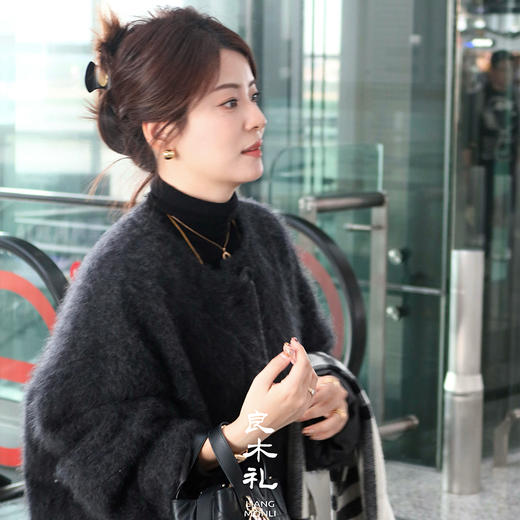 【特价不退换】【预售7天】良木礼绵羊毛大衣（灰色围巾）（D25102686F） 商品图3