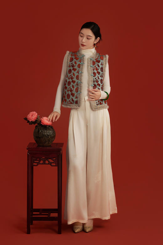 荷言HEYEN 绣春娇 寿字葫芦纹真丝非遗漳缎新中式夹棉马甲拼接非遗宋锦 商品图2