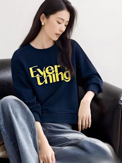 【卫衣系列】31831宽松字母藏蓝宽松短款卫衣-喜出 商品图0