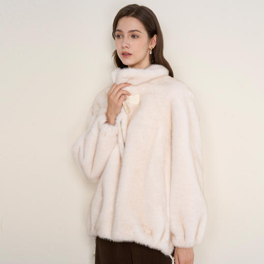 EITIE爱特爱环保皮草短外套舒适毛绒显瘦宽松a版大衣冬季新款D2503931 商品图3