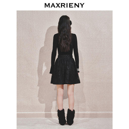 【时髦暖冬-商场同款】MAXRIENY甜美宫廷绣花半裙24冬新款短裙(货号:MC85SK554) 商品图3
