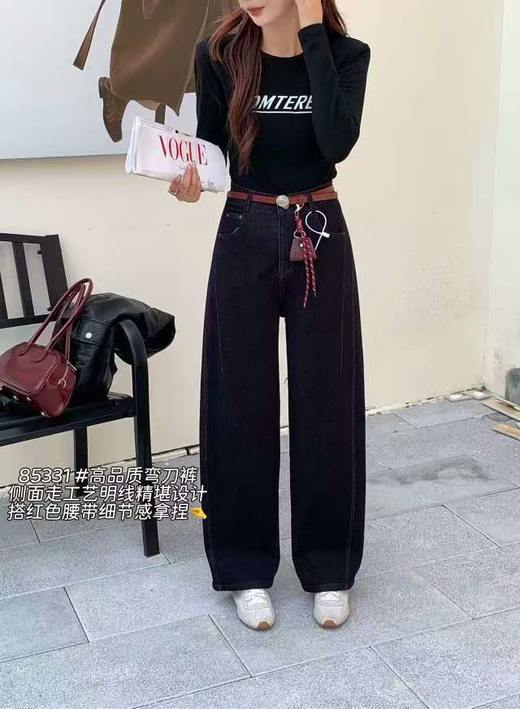 女王节抢购价-不支持退（清）【牛仔裤】85331高弹力秋款红腰带弯刀阔腿裤直筒裤简约时尚牛仔裤女-喜出 商品图2