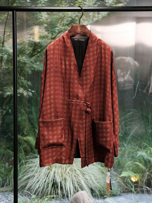 盛唐婧 | 红格子纹真丝重缎香云纱设计款外套 商品图5