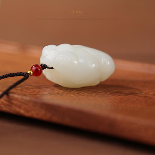 「年礼优选」系列「蟾握金枢」羊脂白玉挂件/小把 商品图0