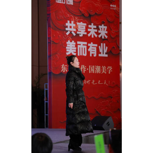 【2026东衣作】新中式长款羽绒服（25803229玉山而） 商品图1