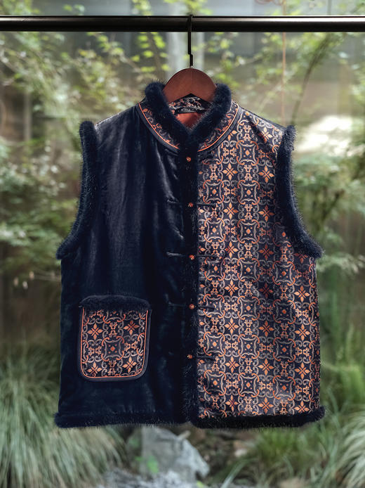 盛唐婧 | 新中式宋锦香云纱拼丝绒水貂对襟马甲 商品图0