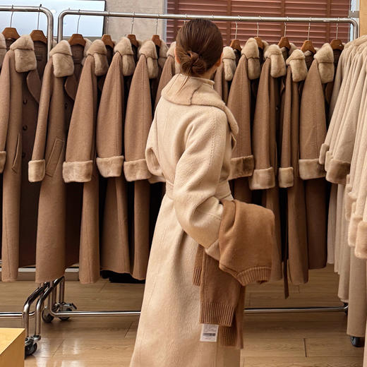 【特价不退换】【预售7天】良木礼骆驼绒水貂大衣(D8206) 商品图5