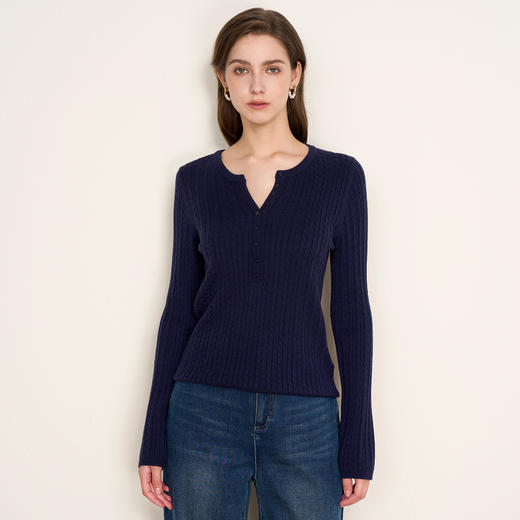 EITIE爱特爱复古绞花内搭打底显瘦简约毛衣V领羊毛衫秋季新款针织衫D2501913 商品图7