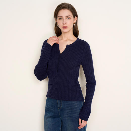 EITIE爱特爱复古绞花内搭打底显瘦简约毛衣V领羊毛衫秋季新款针织衫D2501913 商品图8