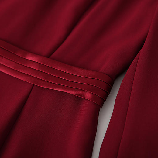 EITIE爱特爱缎面撞料设计钉珠装饰优雅礼服裙8377006 商品图5