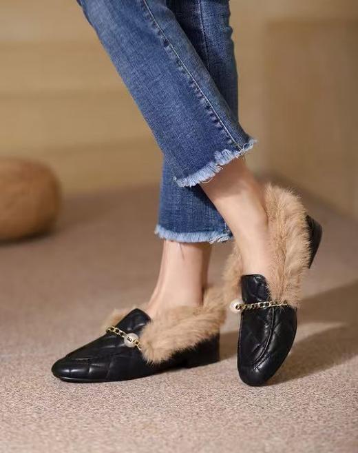 西村名物 【羊皮免毛】秋冬季经典小香风萎格纹时装毛毛鞋百搭保暖乐福鞋T22CM38331 商品图3