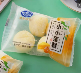 【俊发城百合苑小店自提，不发快递】港荣  小蛋糕大礼包  总重4KG  散装。（蜂蜜芝士小小蛋糕2KG,乳酸吐司蛋糕2KG)