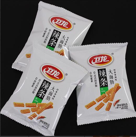 【俊发城百合苑小店自提，不发快递】卫龙  嗨翻天零食大礼包  总重10KG 。  辣条大面劲5KG  魔芋爽（香辣）5KG） 商品图0