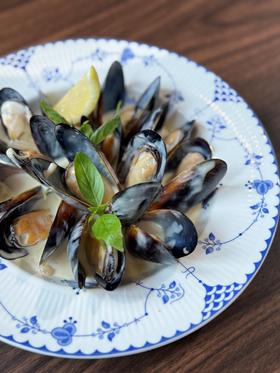 白葡萄酒蓝贝壳Blue Mussels In White Wine